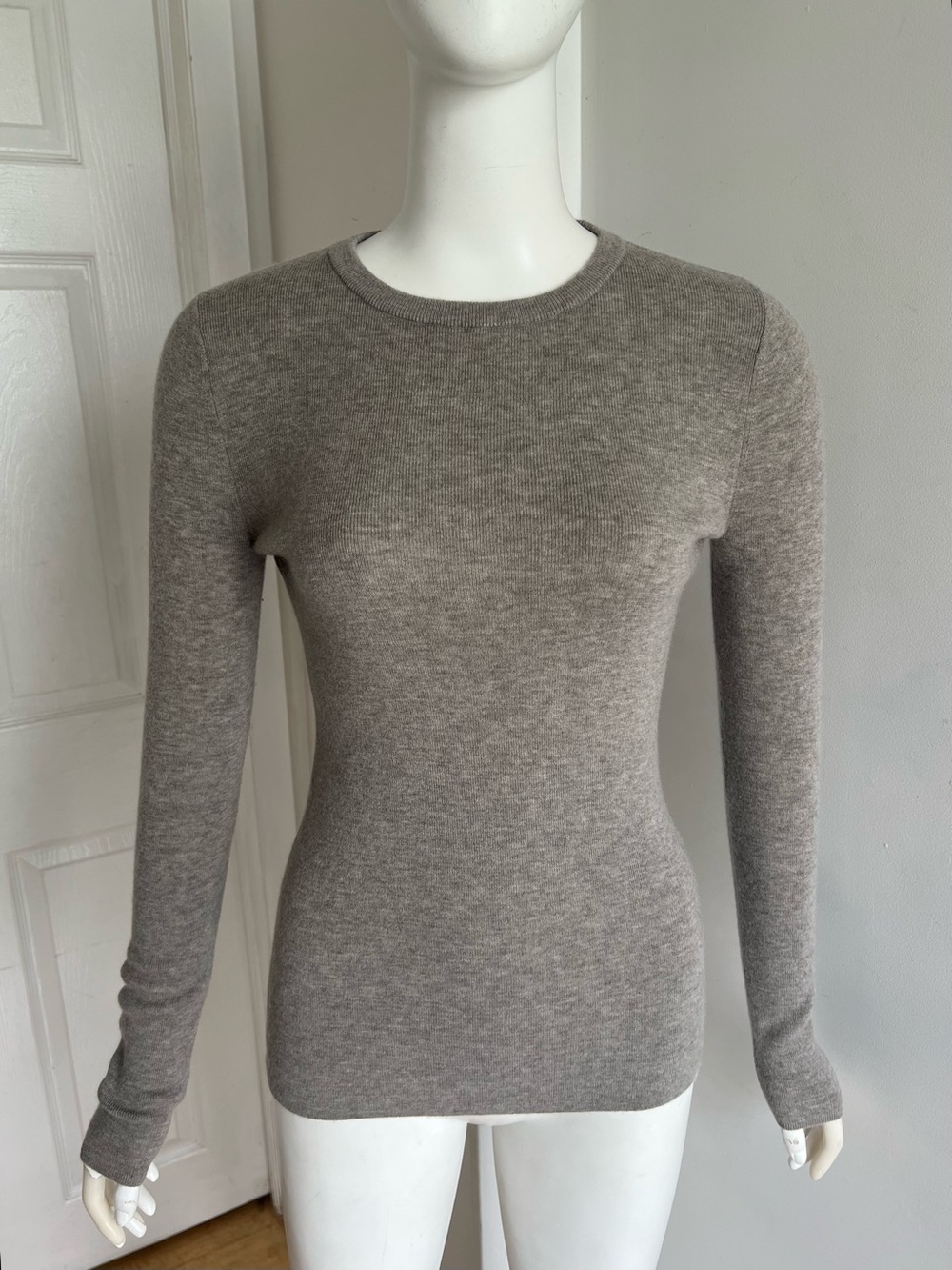 H&M Womens Premium Quality Sweater Greige Grey Cashmere Wool Jumper Top Size M - Picture 3 of 9